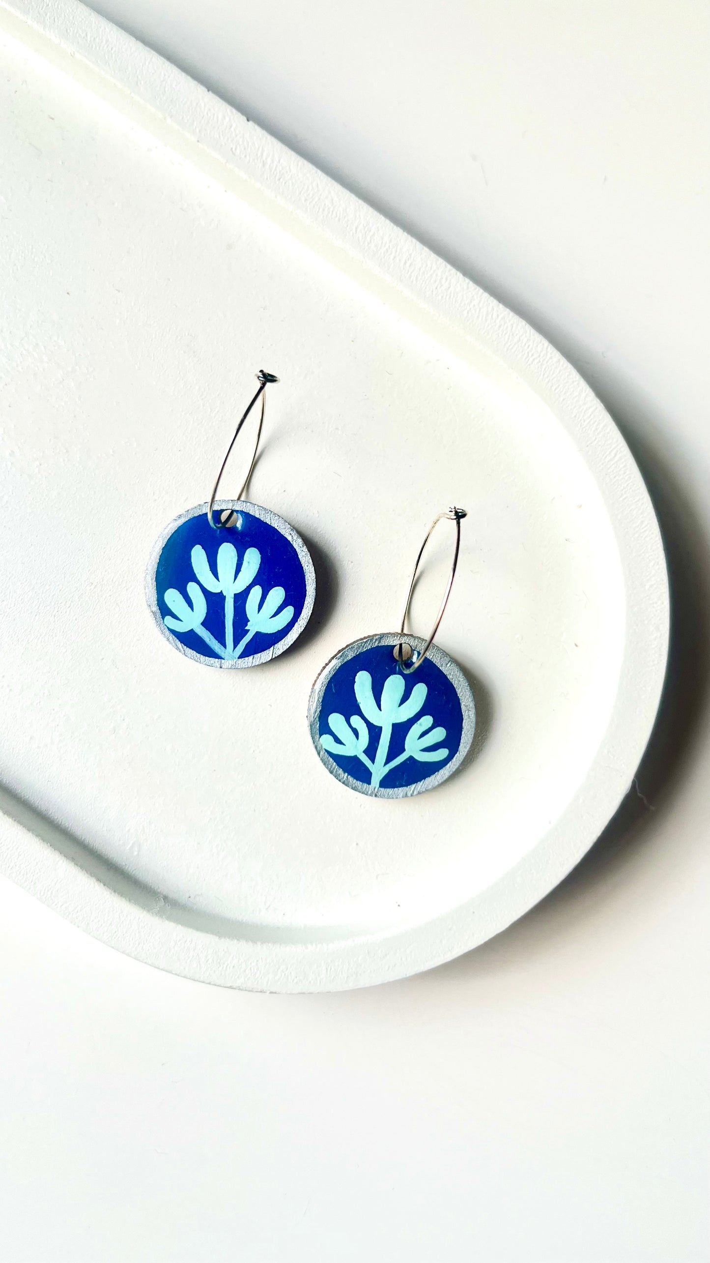 Three Blue Flowers Dangle Earring