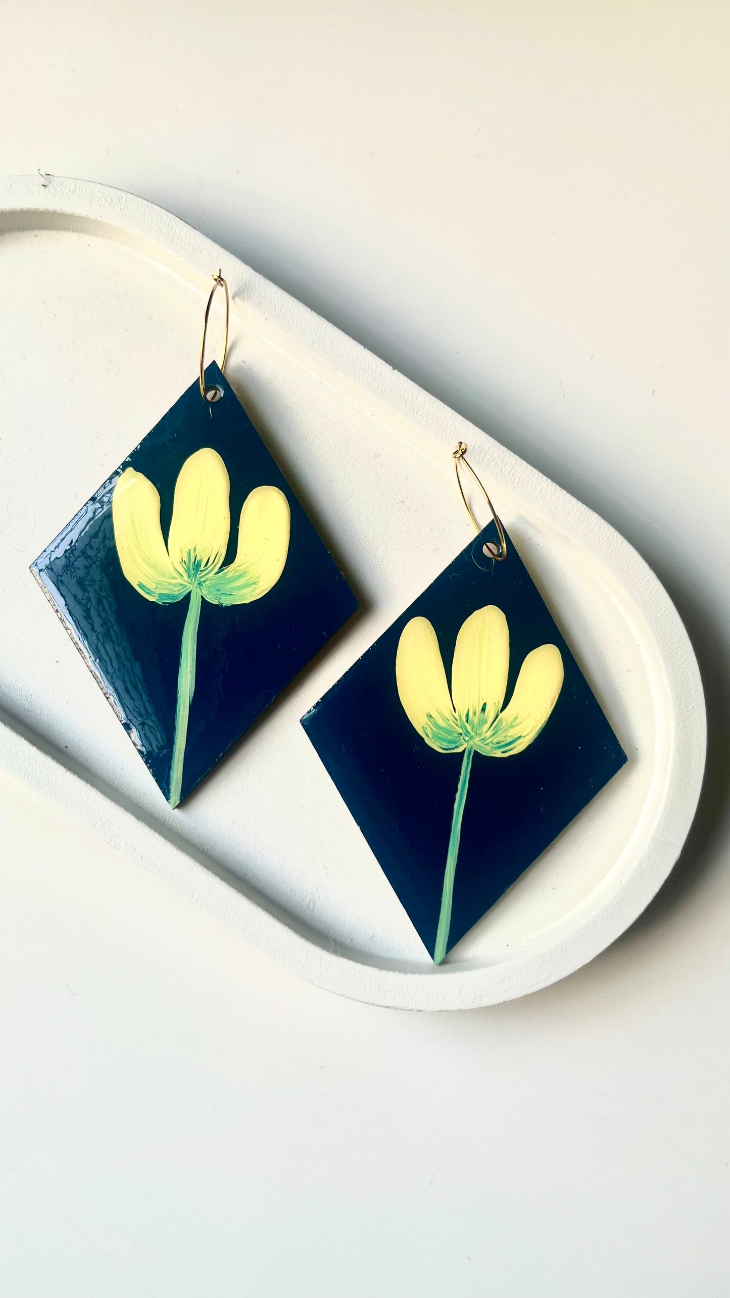 Dark Green and Yellow Single Flower Dangle Earring